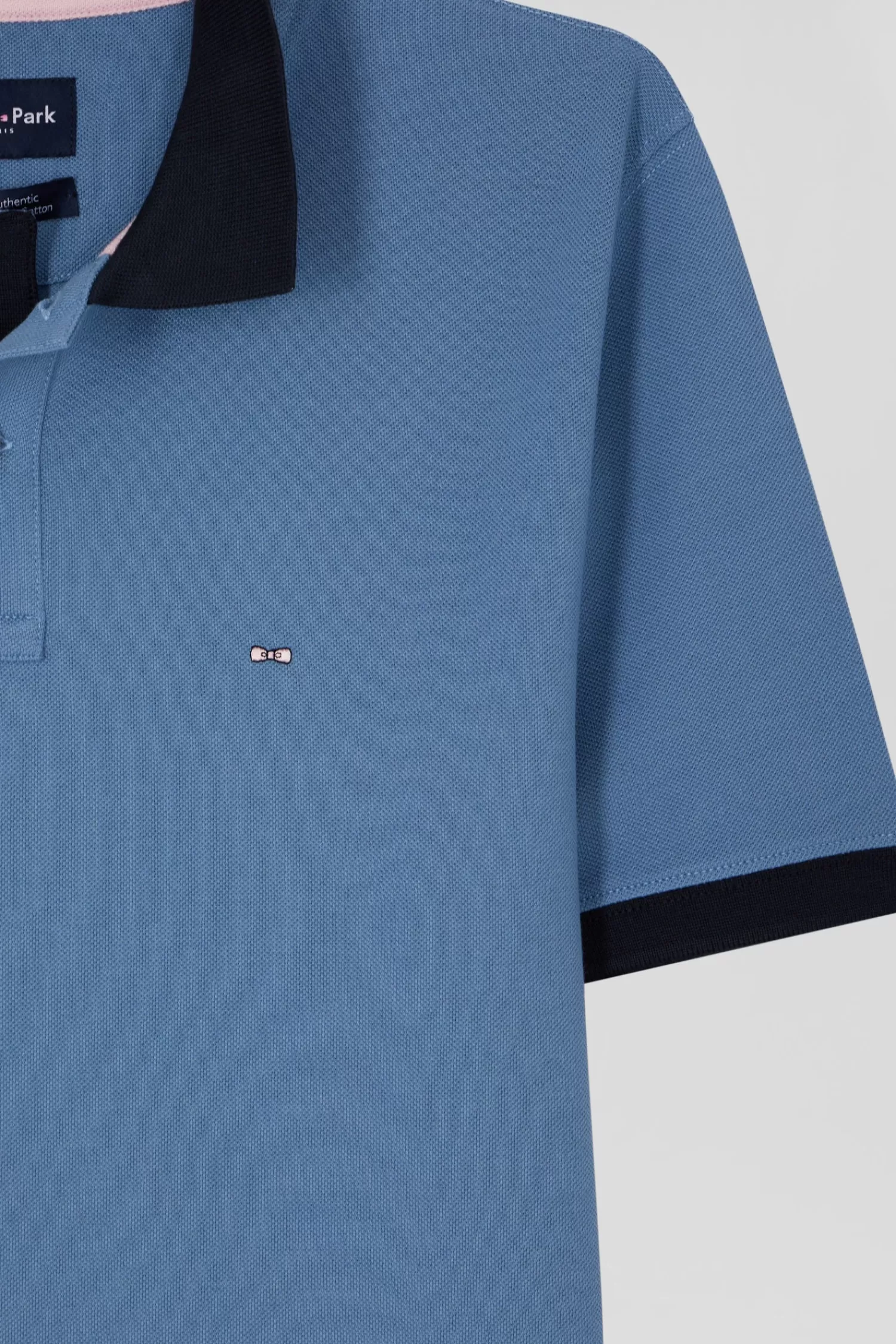 regular_sky_blue_shortsleeved_cotton_piqu_polo_shirt_with_contrasting_details_3.webp Eden Park Regular sky blue short-sleeved cotton piqué polo shirt with contrasting details< Polos