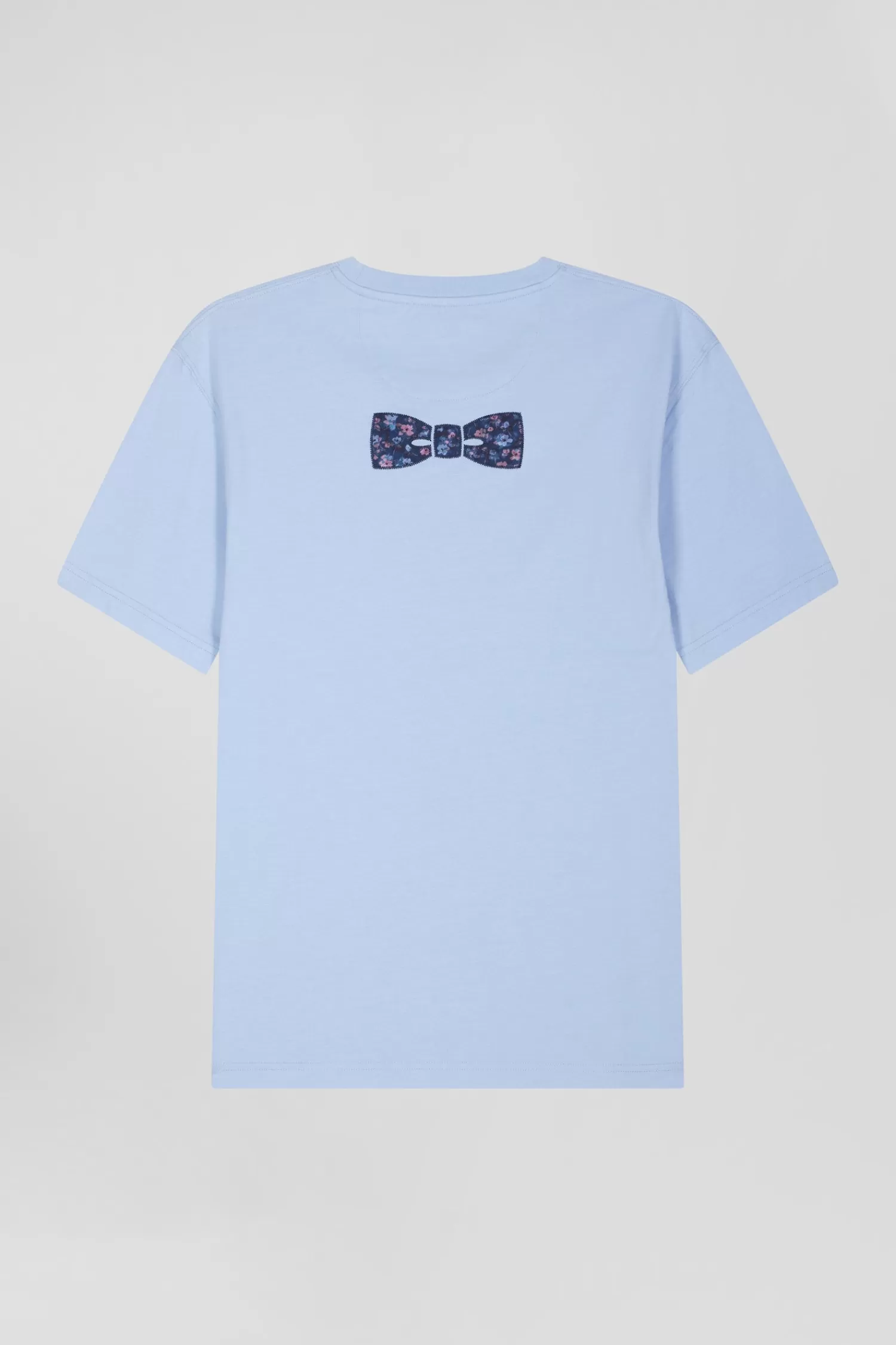 regular_sky_blue_shortsleeved_cotton_tshirt_with_back_patch_3.webp Eden Park Regular sky blue short-sleeved cotton T-shirt with back patch< T-shirts