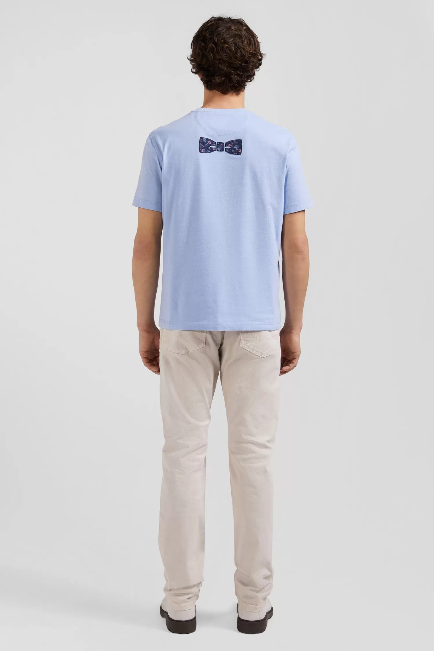 regular_sky_blue_shortsleeved_cotton_tshirt_with_back_patch_5.webp Eden Park Regular sky blue short-sleeved cotton T-shirt with back patch< T-shirts