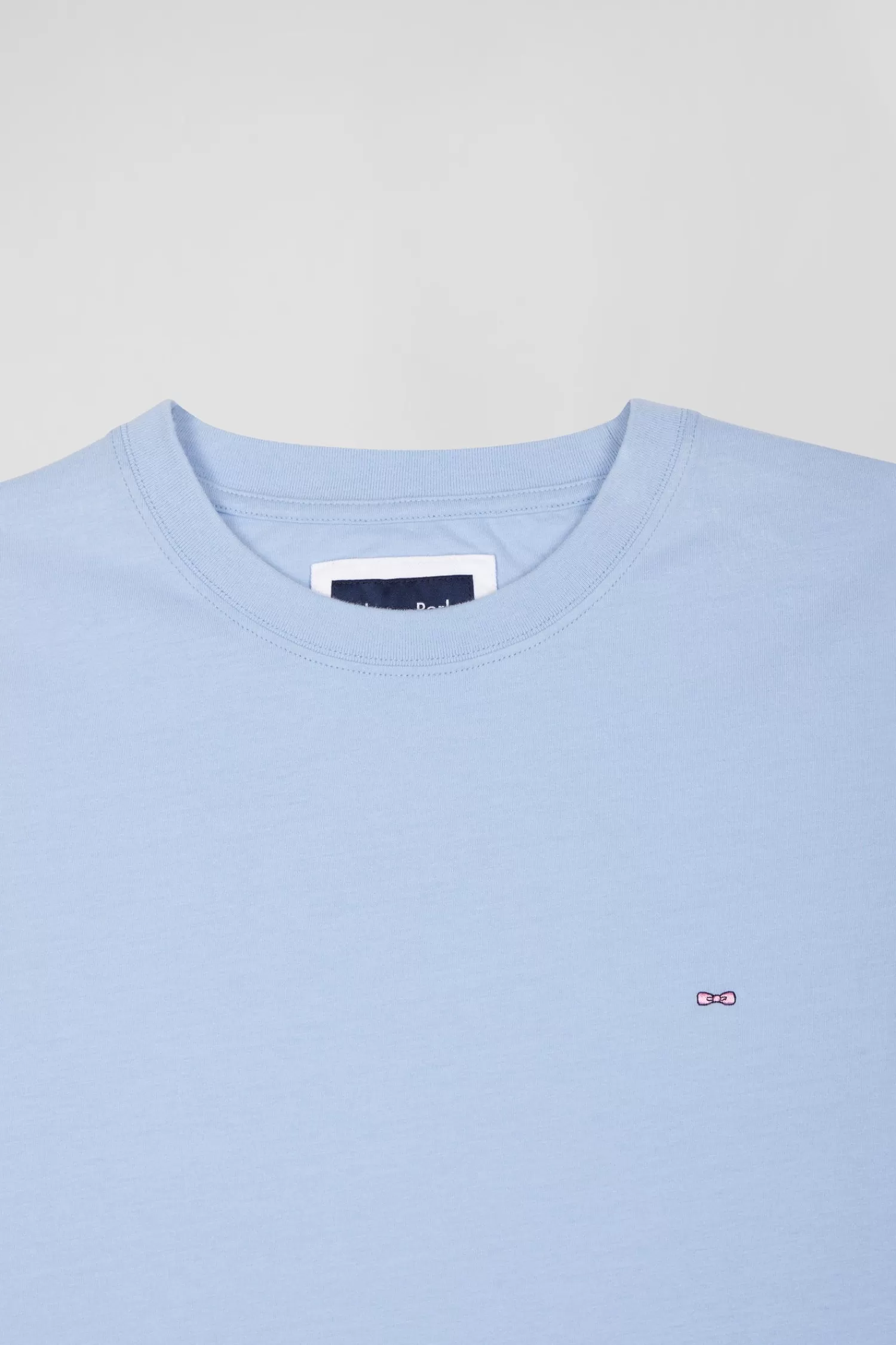 regular_sky_blue_shortsleeved_cotton_tshirt_with_back_patch_6.webp Eden Park Regular sky blue short-sleeved cotton T-shirt with back patch< T-shirts