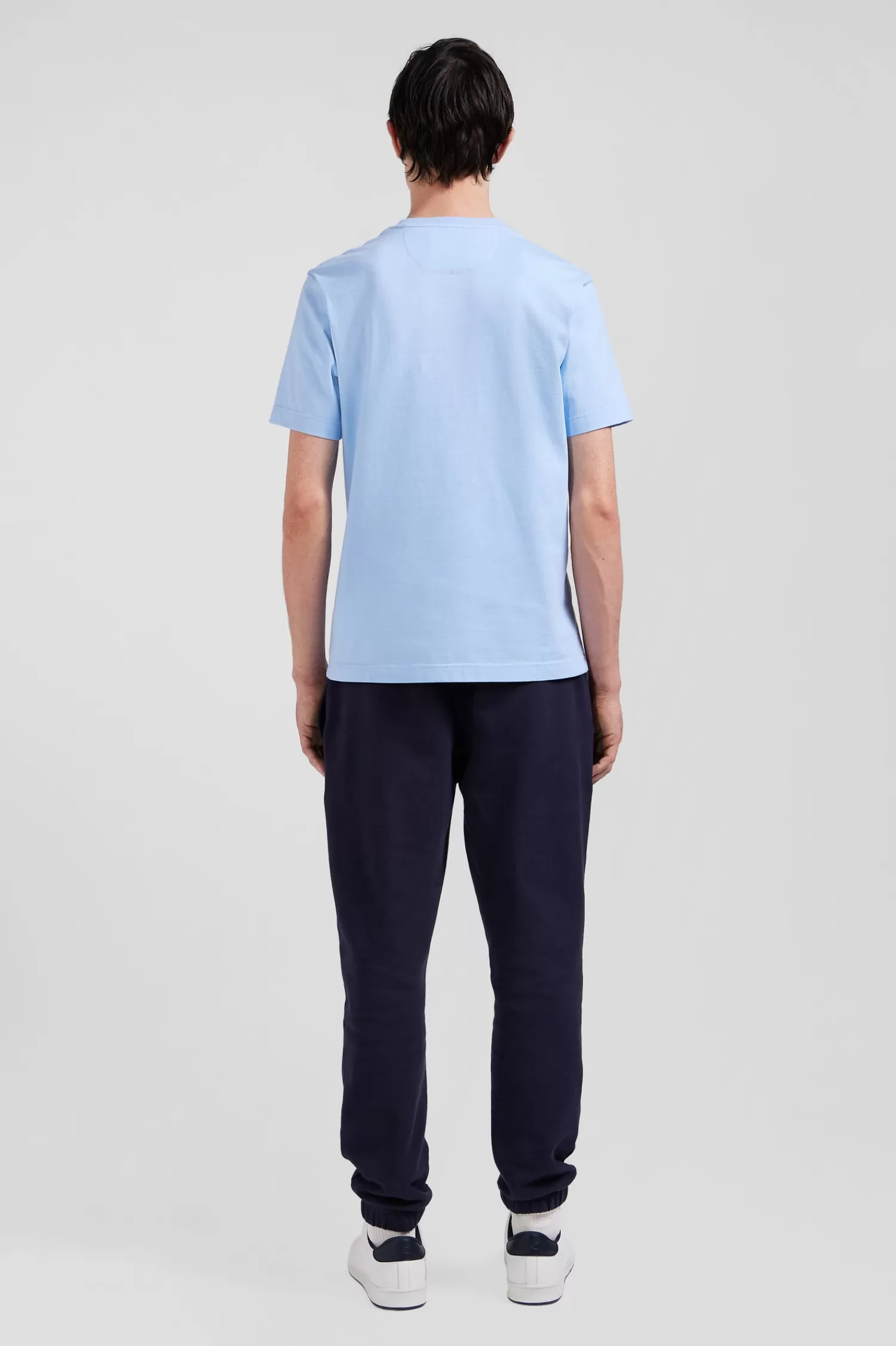 regular_sky_blue_shortsleeved_cotton_tshirt_with_tie_patchwork_emblem_5.webp Eden Park Regular sky blue short-sleeved cotton T-shirt with tie patchwork emblem< T-shirts