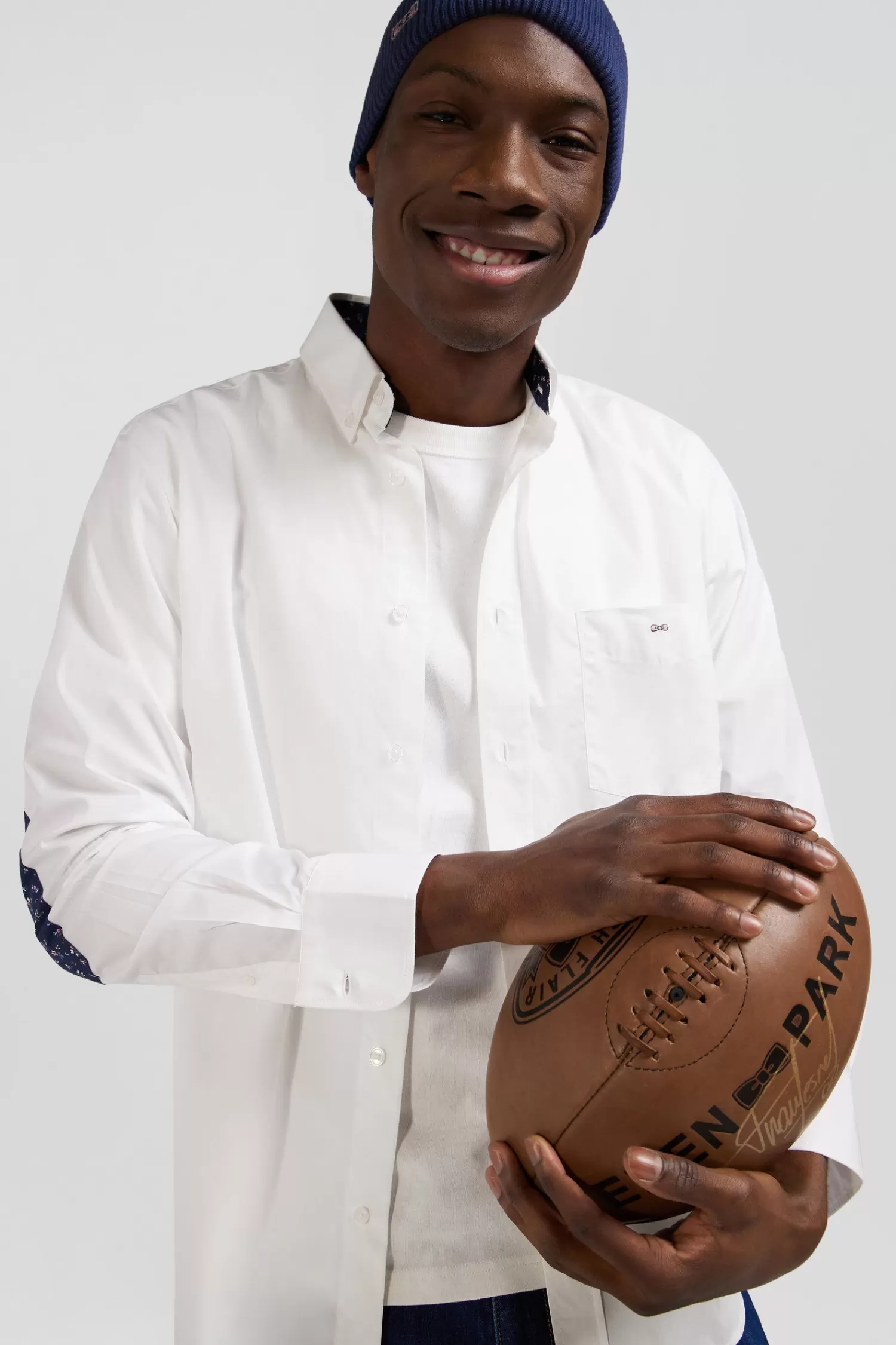 regular_white_cotton_poplin_shirt_with_buttondown_collar_and_printed_elbow_patches_2.webp Eden Park Regular white cotton poplin shirt with button-down collar and printed elbow patches< Shirts