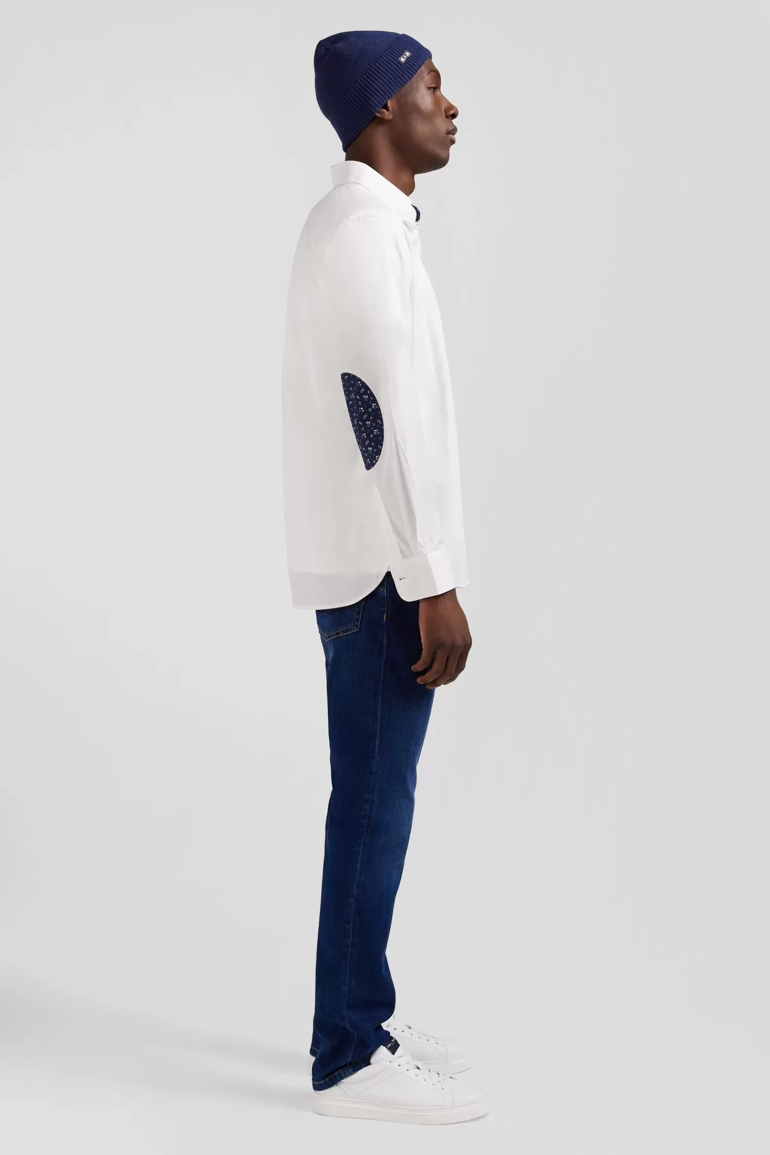 regular_white_cotton_poplin_shirt_with_buttondown_collar_and_printed_elbow_patches_4.webp Eden Park Regular white cotton poplin shirt with button-down collar and printed elbow patches< Shirts