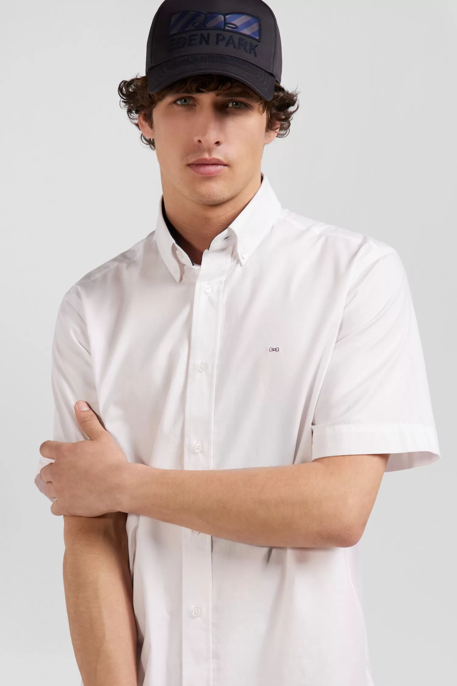 regular_white_cotton_shortsleeved_shirt_with_back__embroidery_2.webp Eden Park Regular white cotton short-sleeved shirt with back 10 embroidery< Short-sleeved Shirts