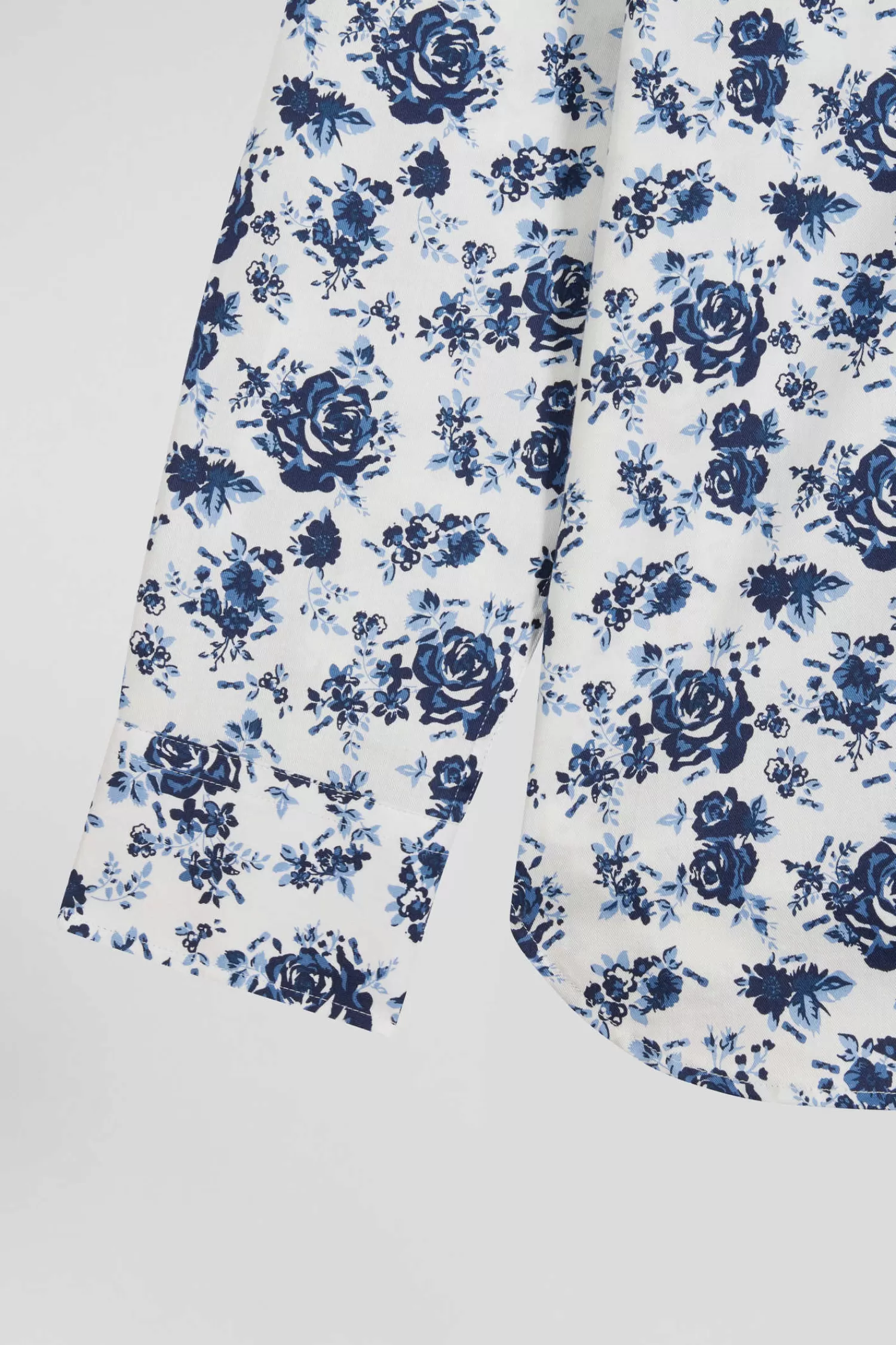 regular_white_cotton_twill_shirt_with_blue_floral_print_7.webp Eden Park Regular white cotton twill shirt with blue floral print< Shirts