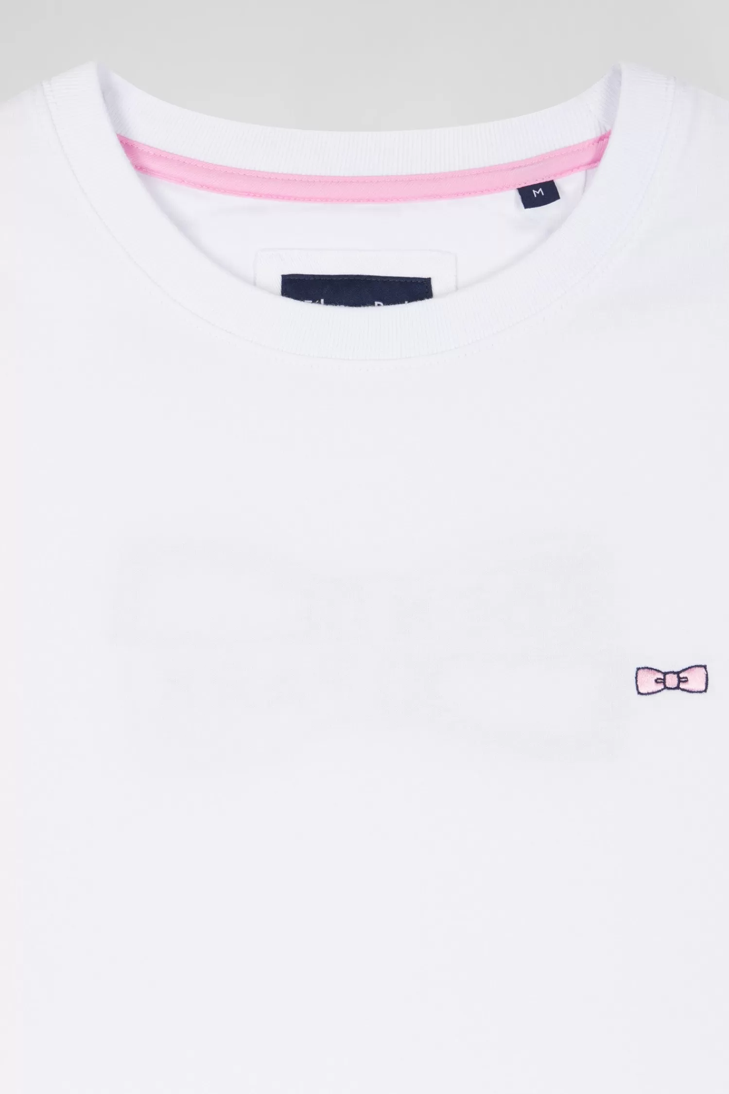 regular_white_shortsleeved_cotton_tshirt_with_back_emblem_embroidery_6.webp Eden Park Regular white short-sleeved cotton T-shirt with back emblem embroidery< T-shirts