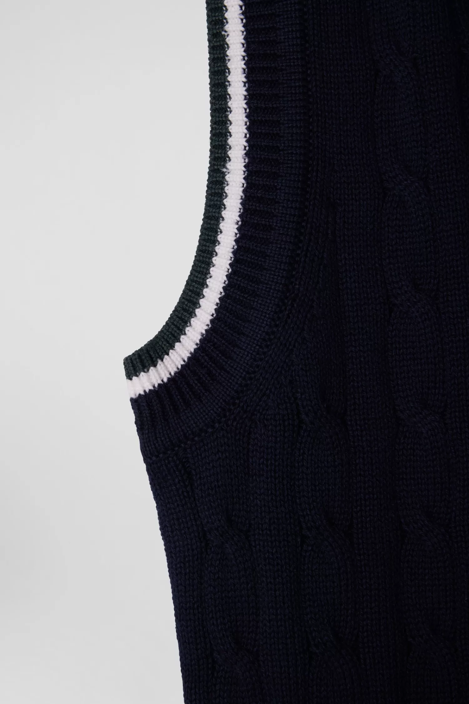 relax_navy_cableknit_cotton_vneck_sleeveless_jumper_6.webp Eden Park Relax navy cable-knit cotton V-neck sleeveless jumper<Women Sweaters