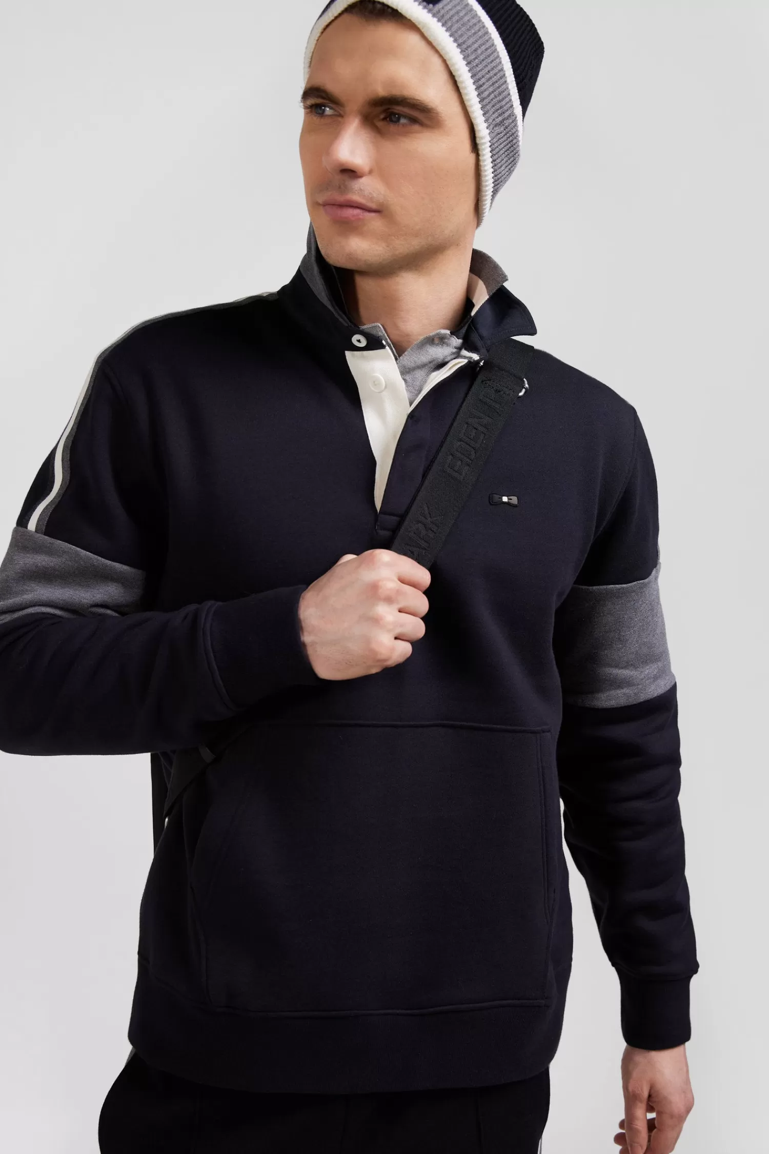 relaxed_black_cotton_sweatshirt_with_rugby_shirt_collar_2.webp Eden Park Relaxed black cotton sweatshirt with rugby shirt collar< Sweatshirts