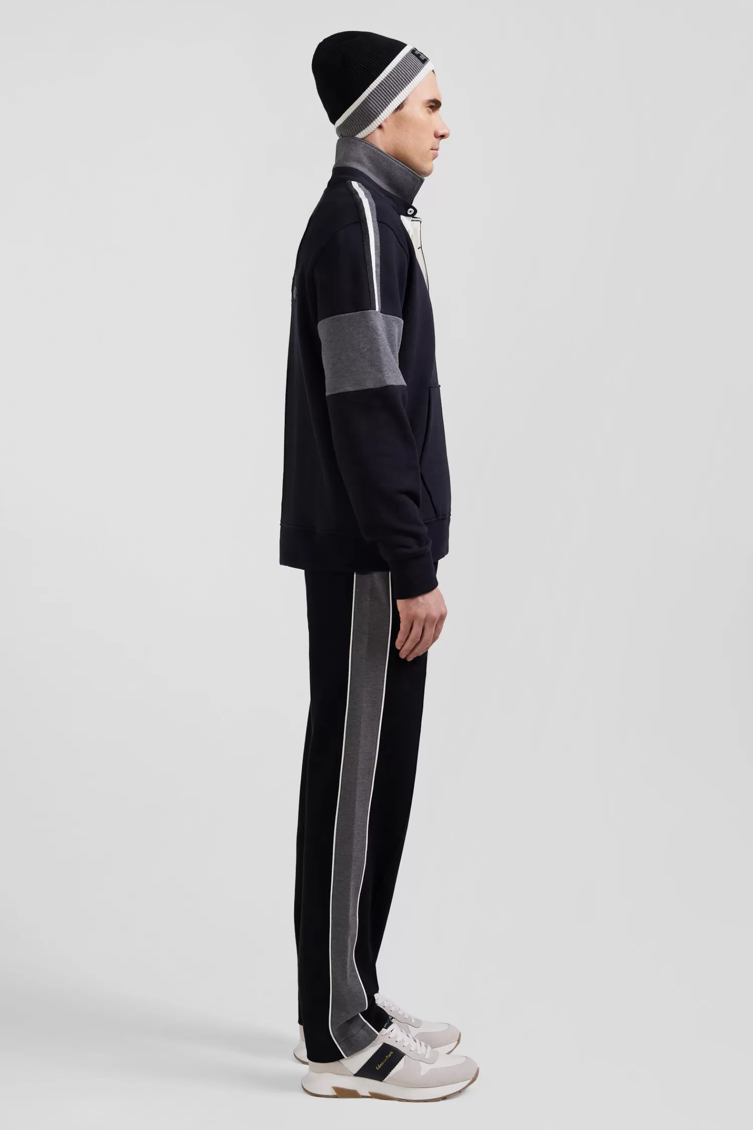 relaxed_black_cotton_sweatshirt_with_rugby_shirt_collar_4.webp Eden Park Relaxed black cotton sweatshirt with rugby shirt collar< Sweatshirts