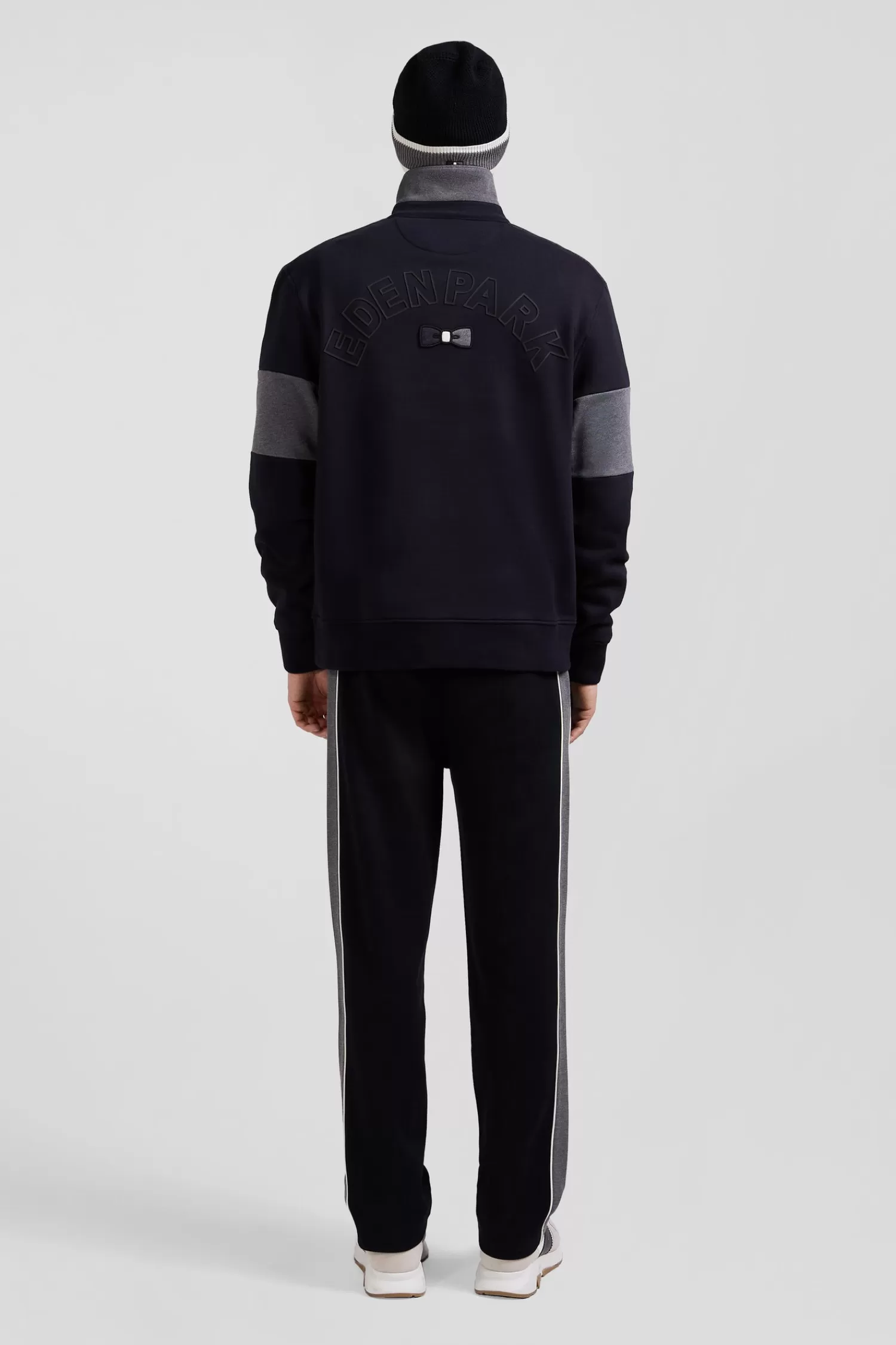 relaxed_black_cotton_sweatshirt_with_rugby_shirt_collar_5.webp Eden Park Relaxed black cotton sweatshirt with rugby shirt collar< Sweatshirts