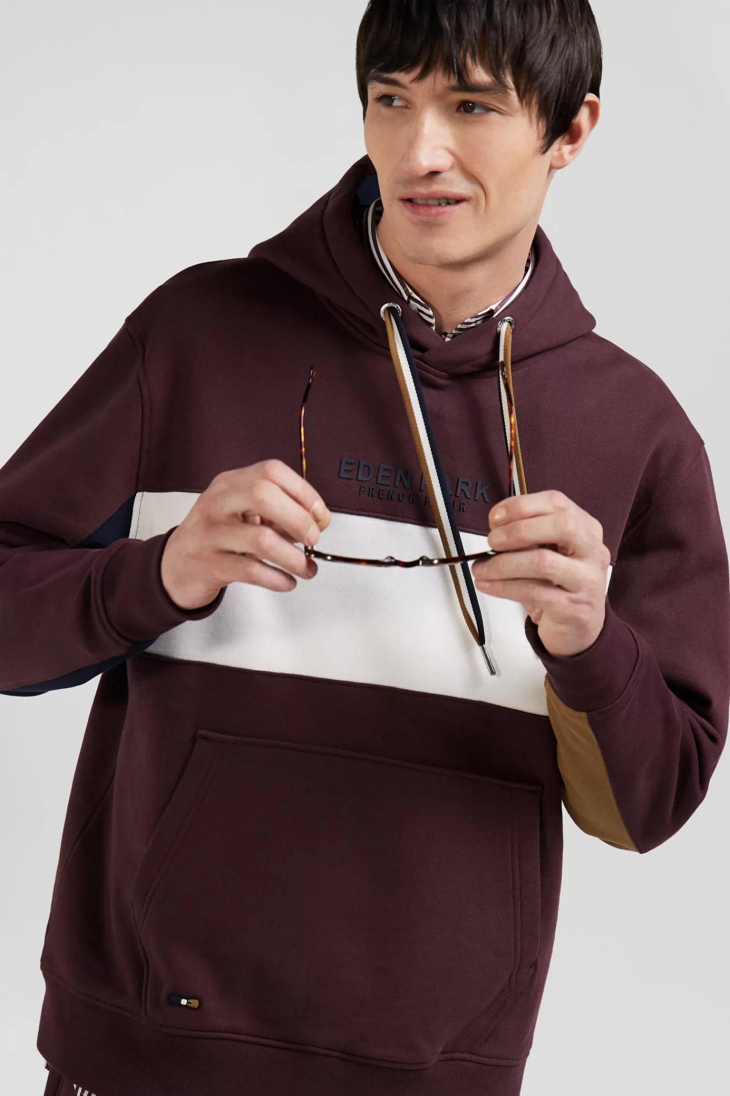 relaxed_burgundy_colorblock_cotton_hoodie_2.webp Eden Park Relaxed burgundy colorblock cotton hoodie< Sweatshirts