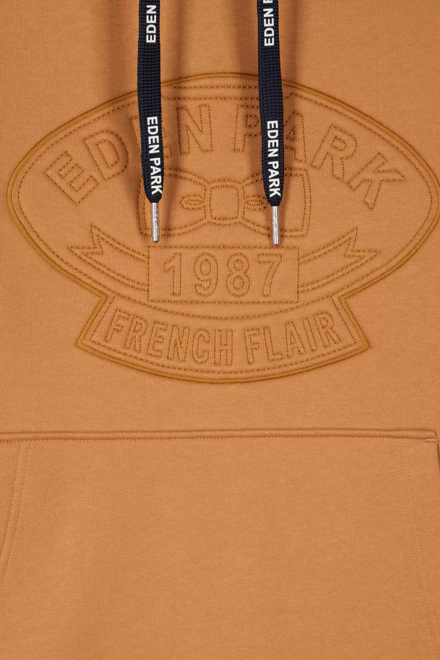 relaxed_camel_cotton_blend_hoodie_with_padded_embroidery_8.webp Eden Park Relaxed camel cotton blend hoodie with padded embroidery< Sweatshirts
