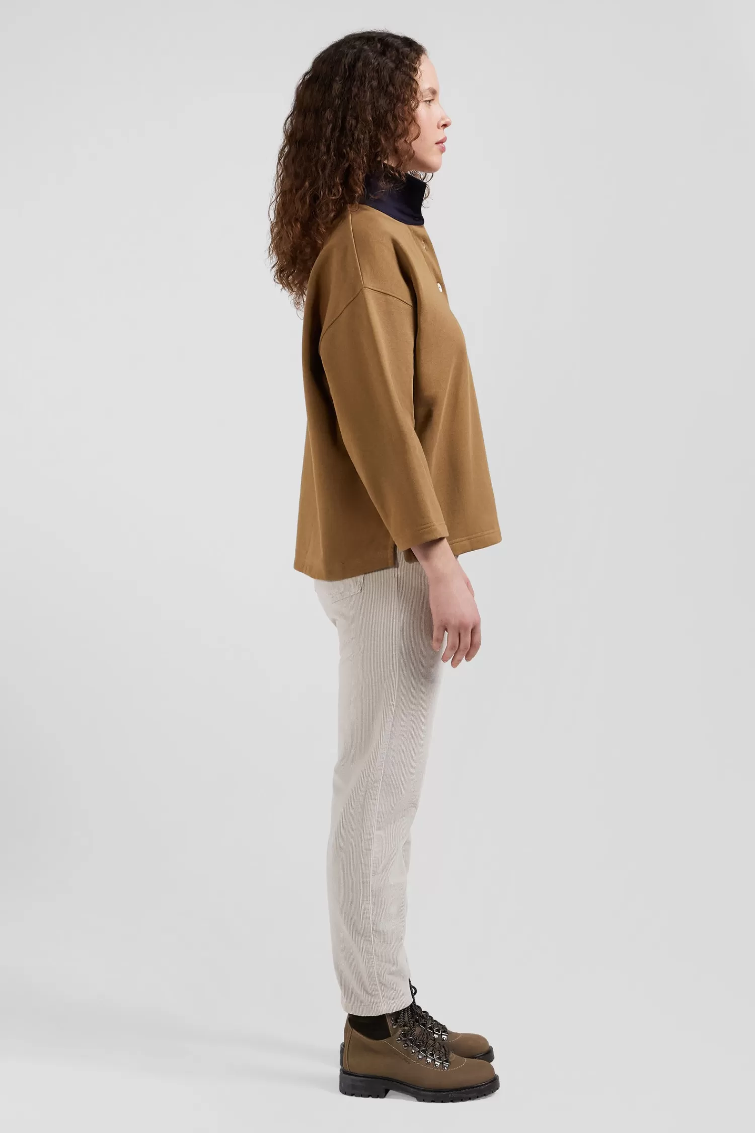 relaxed_camel_cotton_sweatshirt_with_rugby_shirt_collar_4.webp Eden Park Relaxed camel cotton sweatshirt with rugby shirt collar<Women Sweatshirts