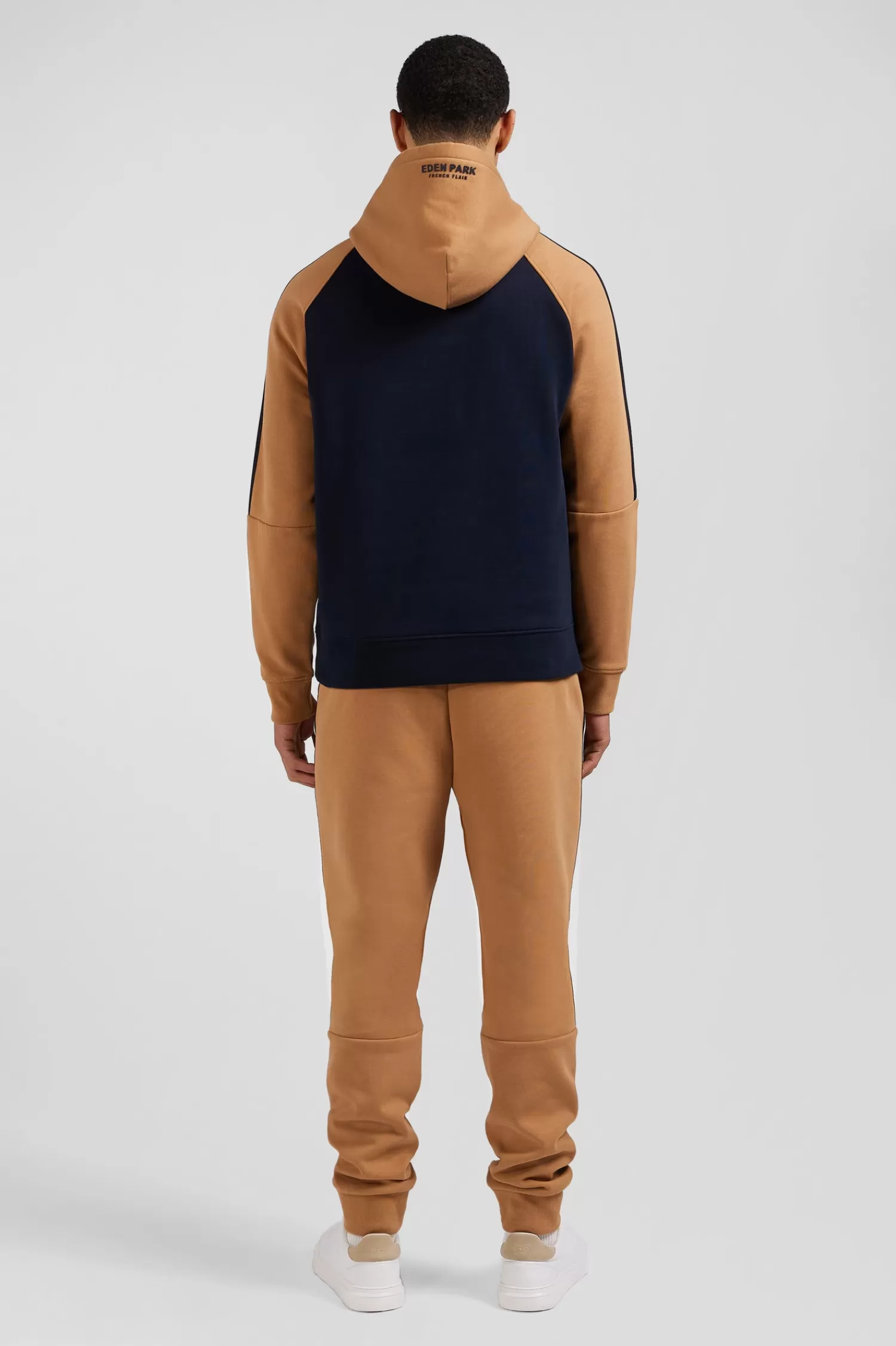 relaxed_navy_blue_and_camel_fleece_hoodie_with_branded_drawstrings_5.webp Eden Park Relaxed navy blue and camel fleece hoodie with branded drawstrings< Sweatshirts