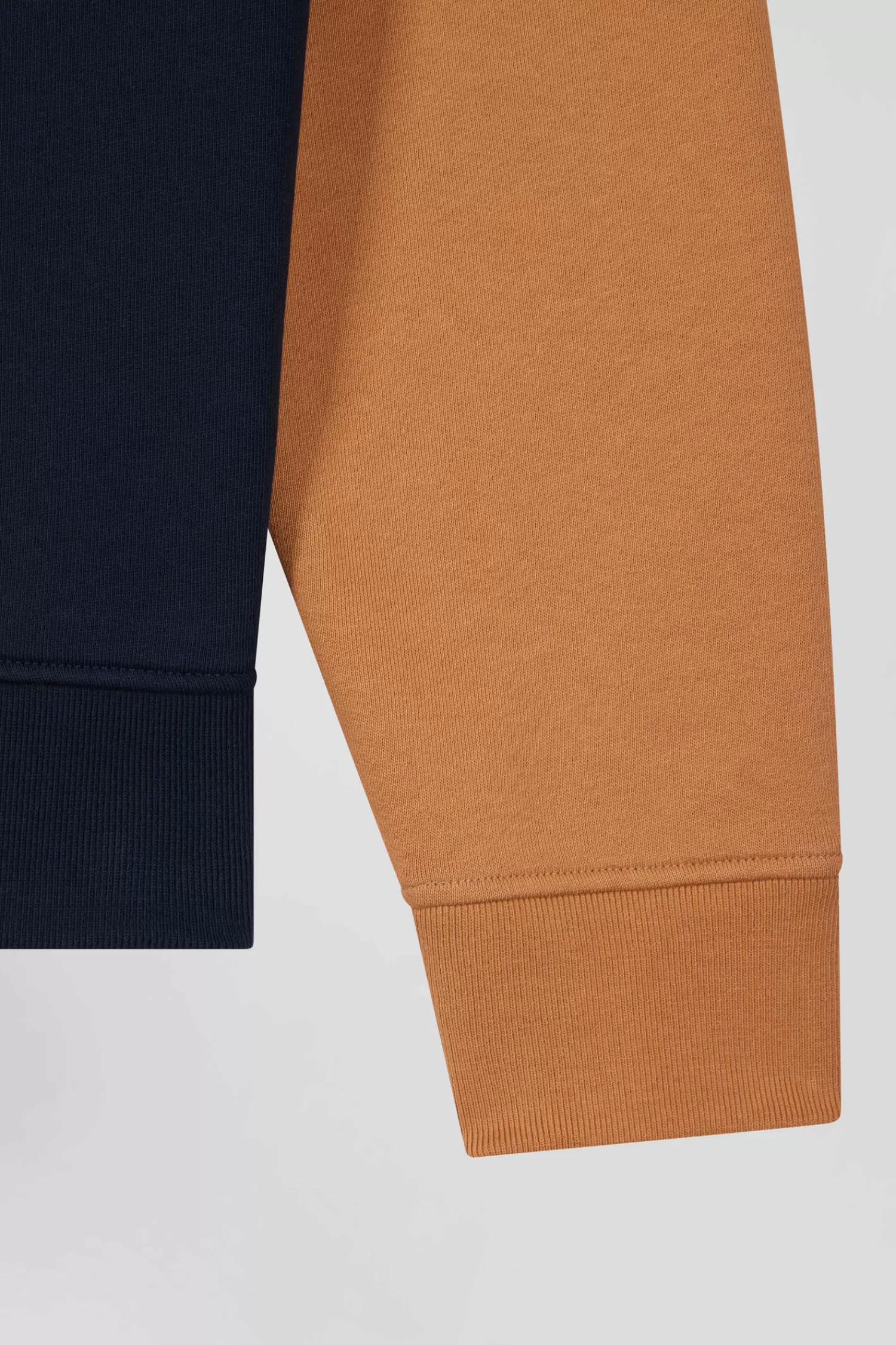 relaxed_navy_blue_and_camel_fleece_hoodie_with_branded_drawstrings_6.webp Eden Park Relaxed navy blue and camel fleece hoodie with branded drawstrings< Sweatshirts