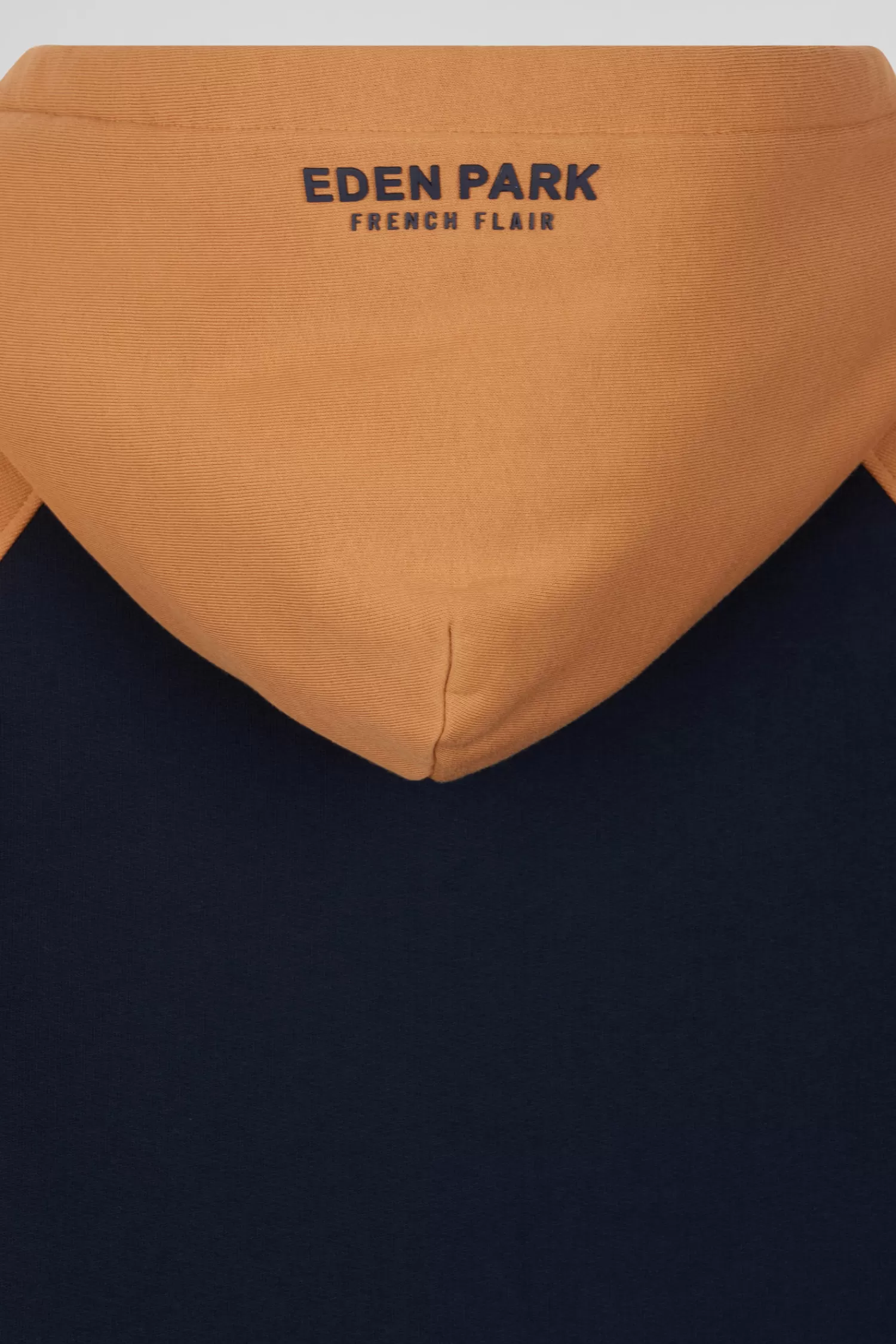 relaxed_navy_blue_and_camel_fleece_hoodie_with_branded_drawstrings_7.webp Eden Park Relaxed navy blue and camel fleece hoodie with branded drawstrings< Sweatshirts