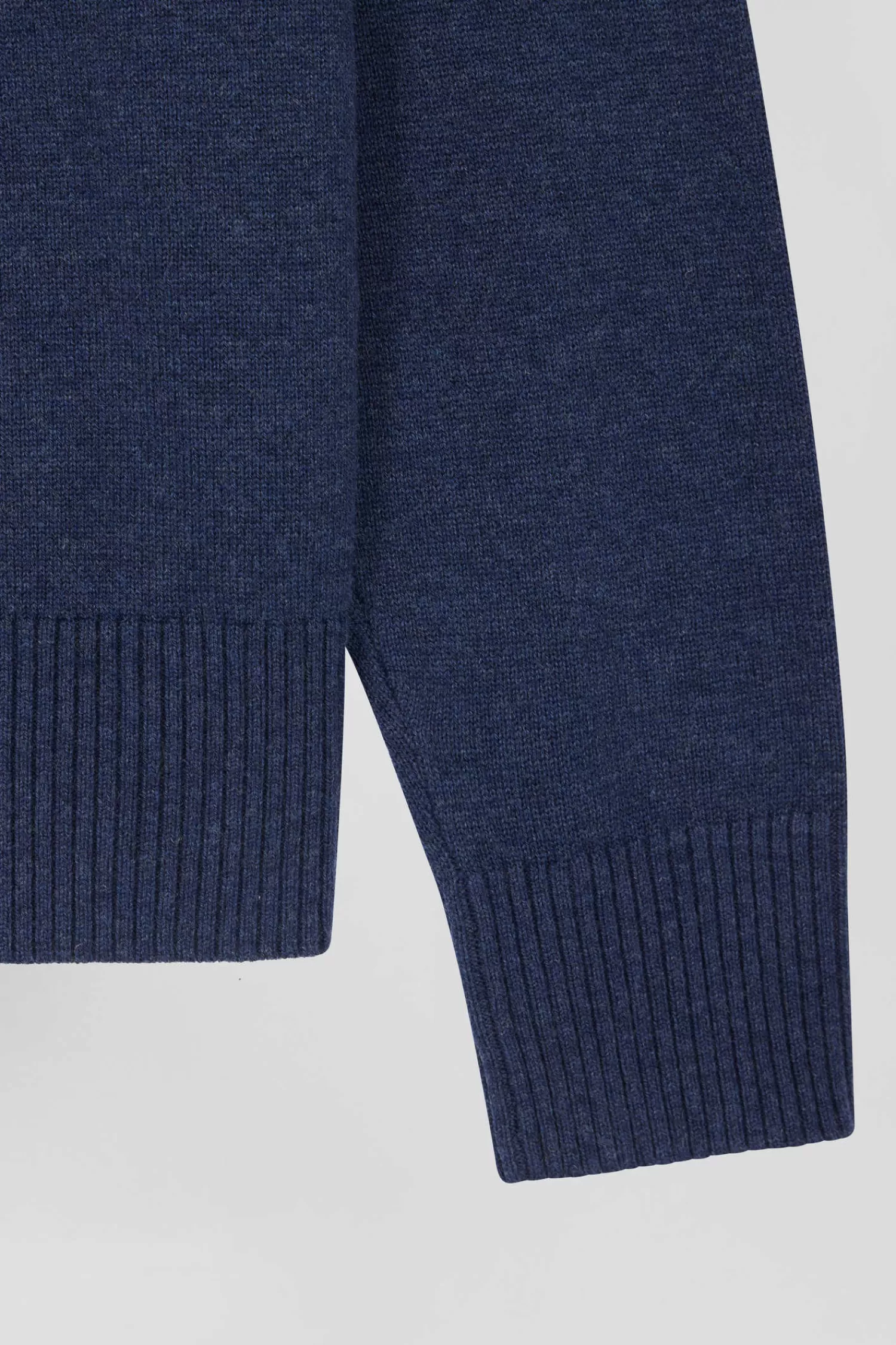 relaxed_navy_wool_and_cotton_crew_neck_jumper_8.webp Eden Park Relaxed navy wool and cotton crew neck jumper<Women Sweaters