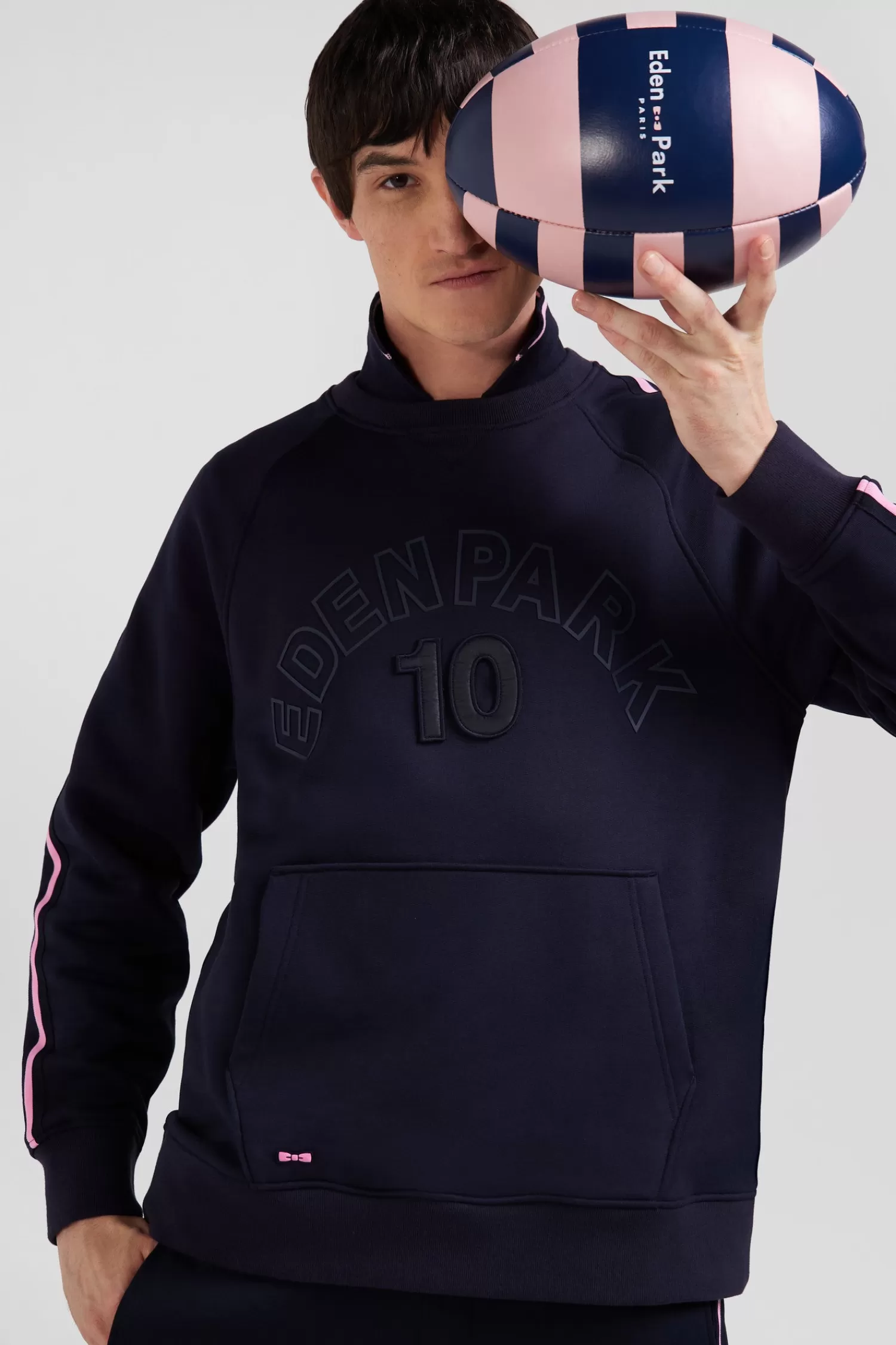 relaxed_sky_blue_mixed_cotton_sweatshirt_with_padded_embroidery_2.webp Eden Park Relaxed sky blue mixed cotton sweatshirt with padded embroidery< Sweatshirts