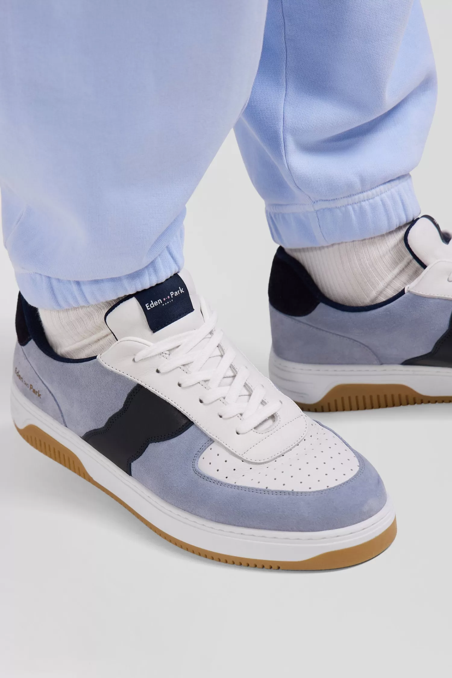 Eden Park Sky blue low-top leather sneakers with navy blue cut-out< Sneakers