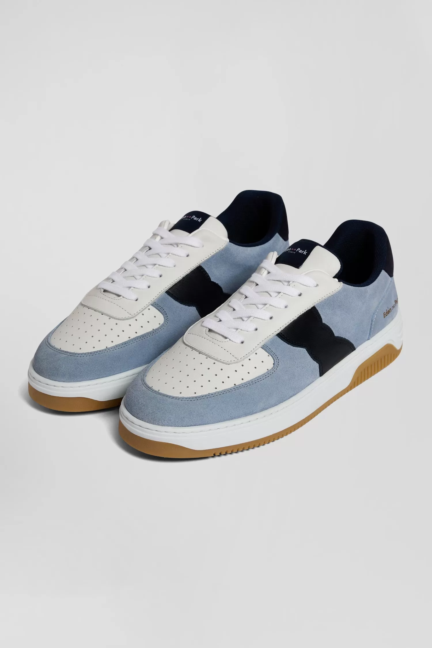 sky_blue_lowtop_leather_sneakers_with_navy_blue_cutout_2.webp Eden Park Sky blue low-top leather sneakers with navy blue cut-out< Sneakers