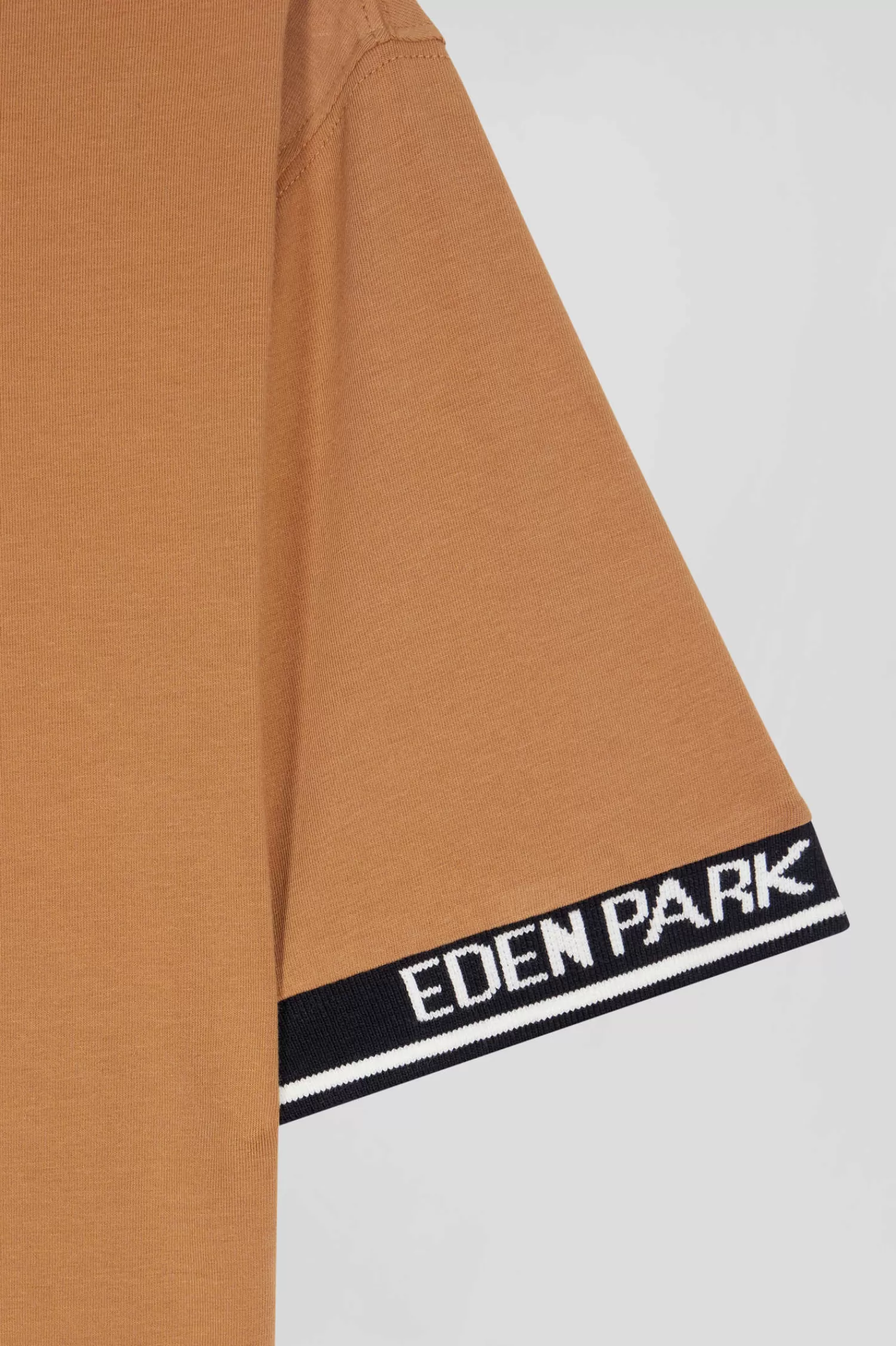 slim_camel_shortsleeved_cotton_tshirt_with_eden_park_ribs_7.webp Eden Park Slim camel short-sleeved cotton T-shirt with ribs< T-shirts