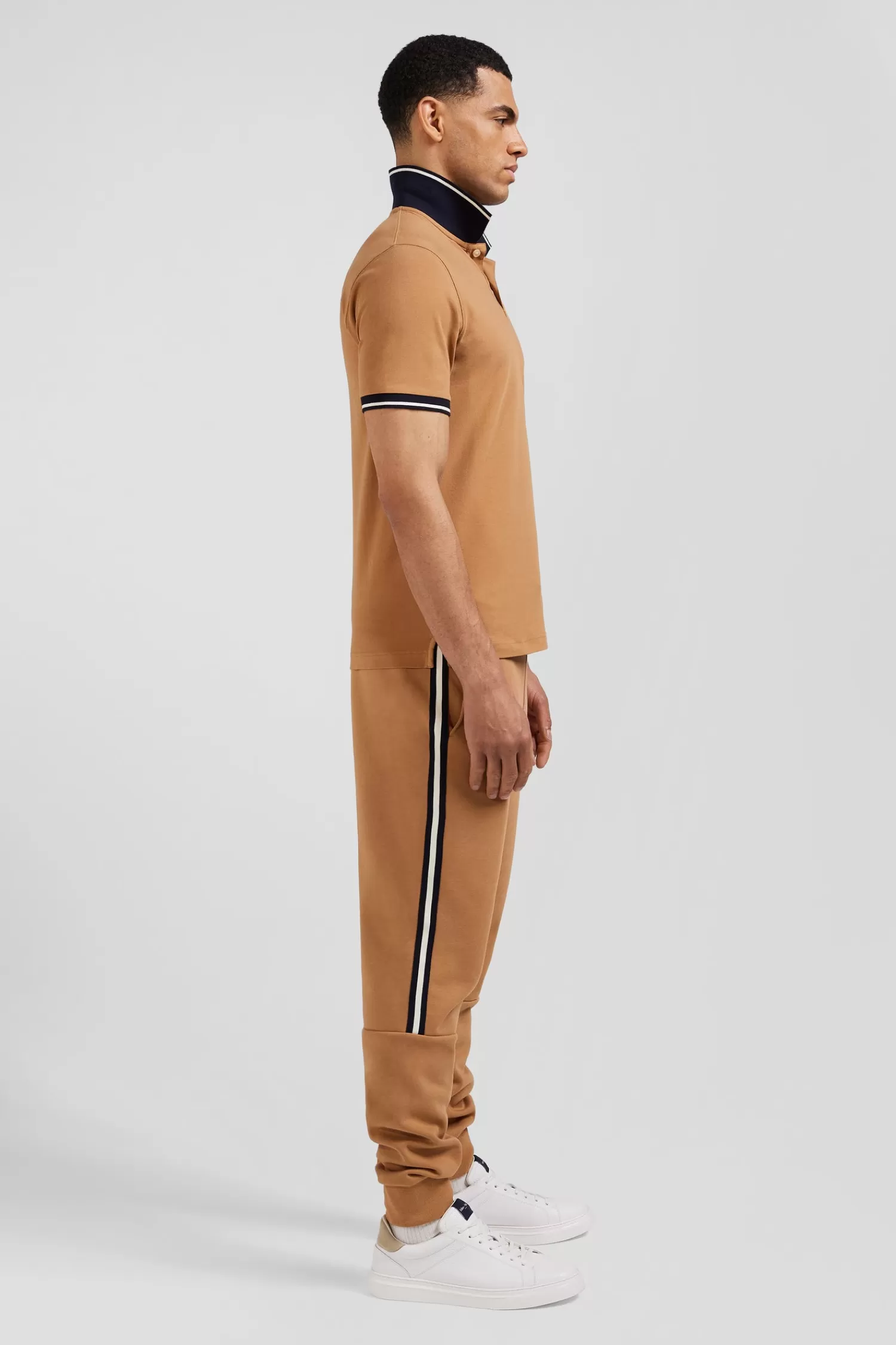 slim_camel_shortsleeved_stretch_cotton_polo_shirt_with_eden_park_jacquard_collar_4.webp Eden Park Slim camel short-sleeved stretch cotton polo shirt with jacquard collar< Polos