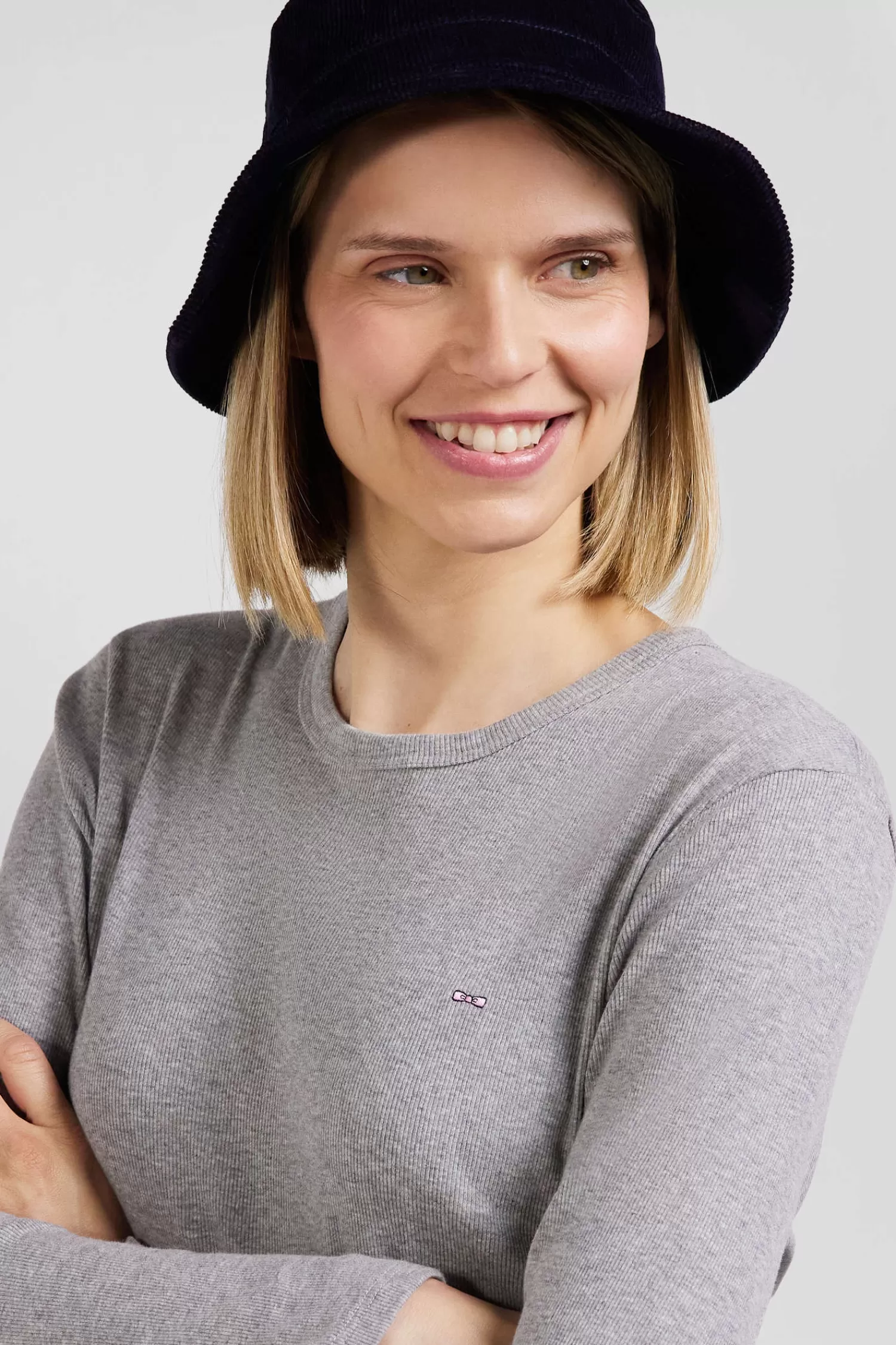 slim_grey_longsleeved_round_neck_cotton_tshirt_2.webp Eden Park Slim grey long-sleeved round neck cotton T-shirt<Women T-shirts