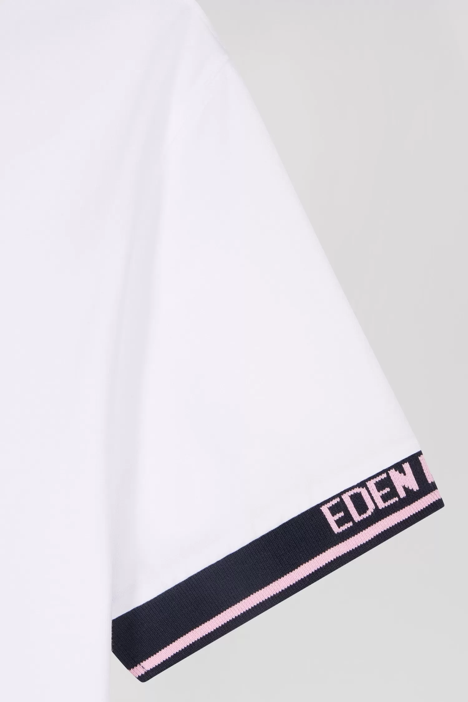 slim_white_shortsleeved_cotton_tshirt_with_eden_park_ribs_8.webp Eden Park Slim white short-sleeved cotton T-shirt with ribs< T-shirts