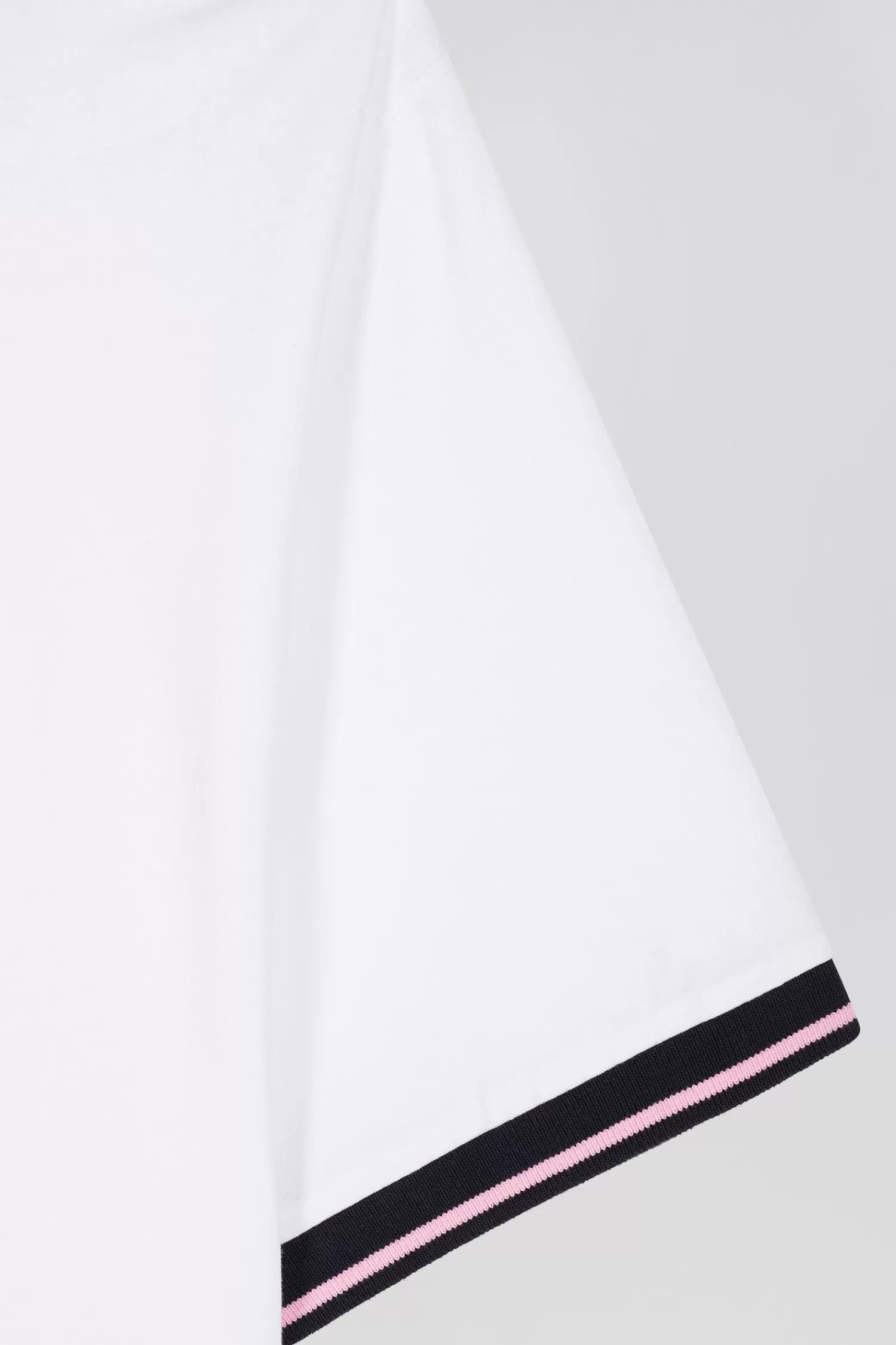 slim_white_shortsleeved_stretch_cotton_polo_shirt_with_eden_park_jacquard_collar_6.webp Eden Park Slim white short-sleeved stretch cotton polo shirt with jacquard collar< Polos