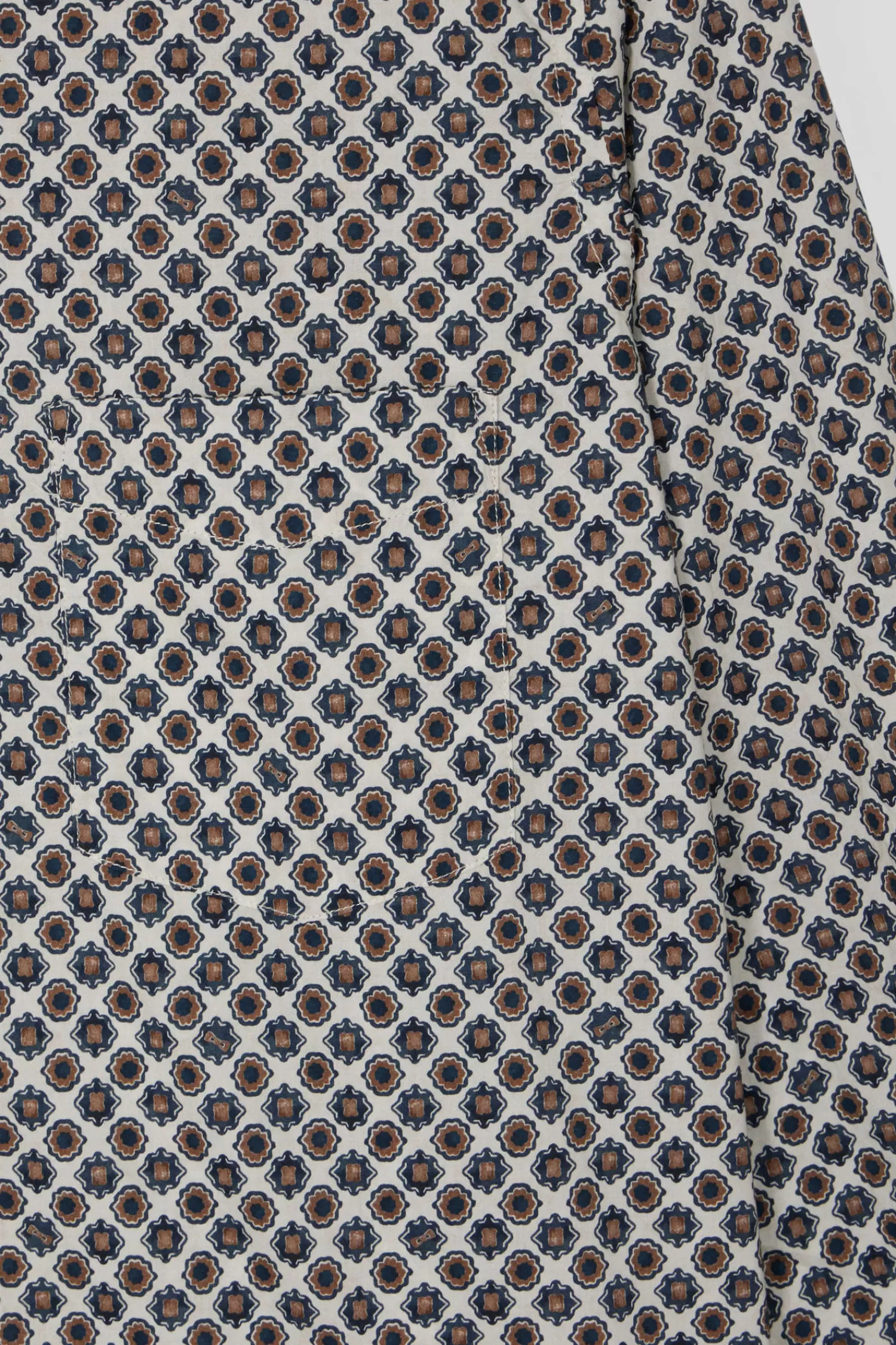 slimfit_cotton_shirt_with_offwhite_micro_patterns_3.webp Eden Park Slim-fit cotton shirt with off-white micro patterns< Shirts