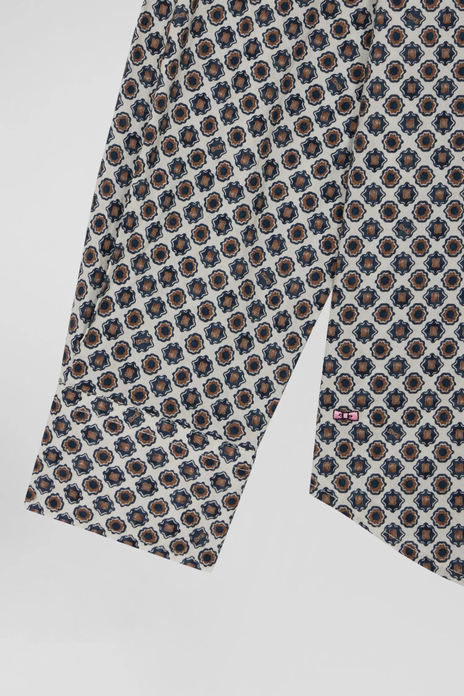 slimfit_cotton_shirt_with_offwhite_micro_patterns_4.webp Eden Park Slim-fit cotton shirt with off-white micro patterns< Shirts