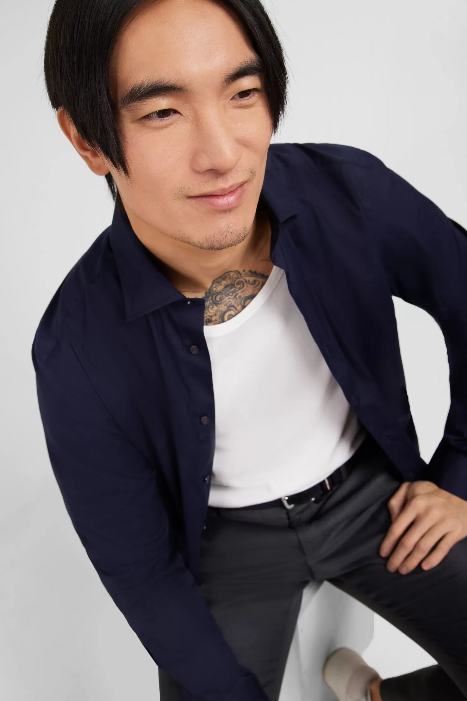 slimfit_navy_shirt_in_stretch_poplin_3.webp Eden Park Slim-fit navy shirt in stretch poplin< Shirts