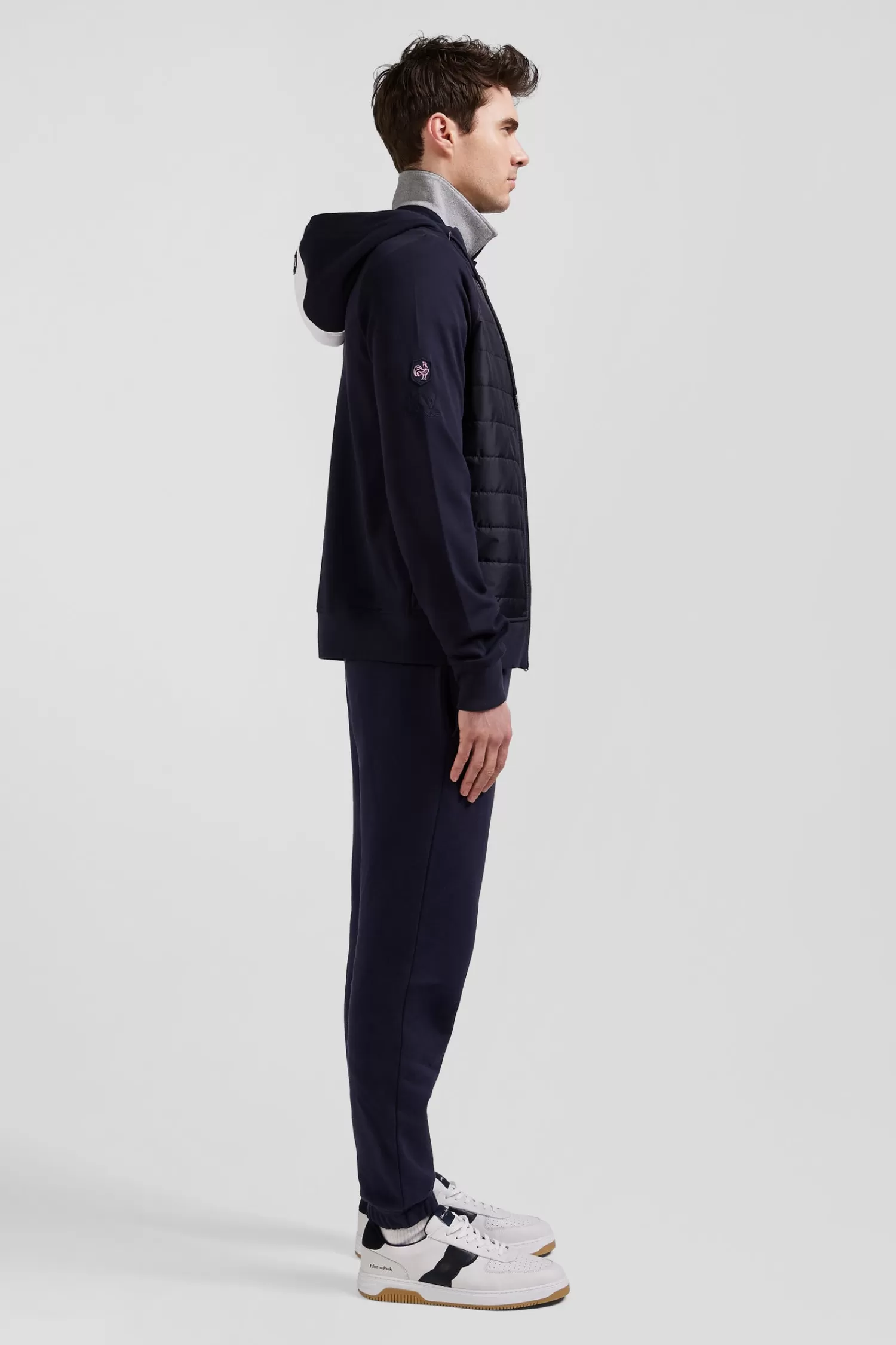 sweatshirt__capuche_zipp_xv_de_france_en_coton_mlang_et_parmenture_bleu_marine_coupe_regular_4.webp Eden Park Sweatshirt à capuche zippé XV de France en coton mélangé et parmenture bleu marine coupe Regular< Sweatshirts