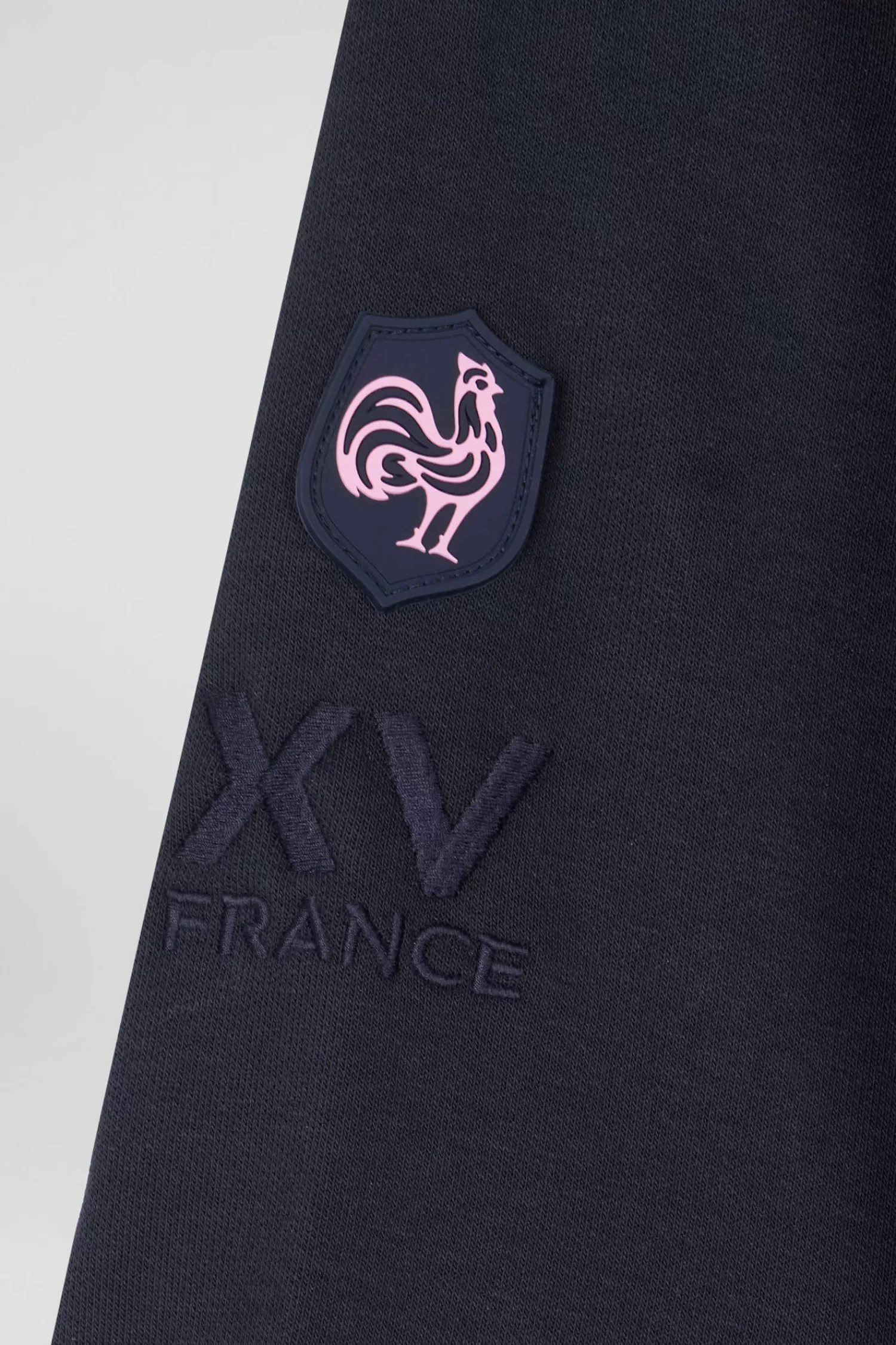 sweatshirt__capuche_zipp_xv_de_france_en_coton_mlang_et_parmenture_bleu_marine_coupe_regular_6.webp Eden Park Sweatshirt à capuche zippé XV de France en coton mélangé et parmenture bleu marine coupe Regular< Sweatshirts